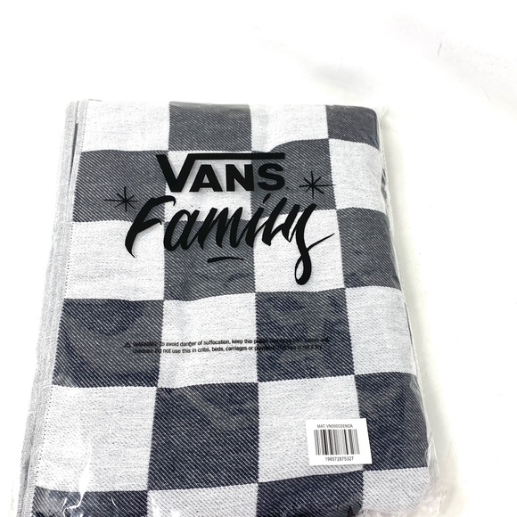 VANS OFF THE WALL BLANKET CHECKERBOARD White Black Travel Beach VN000CEENCA - Picture 2 of 3